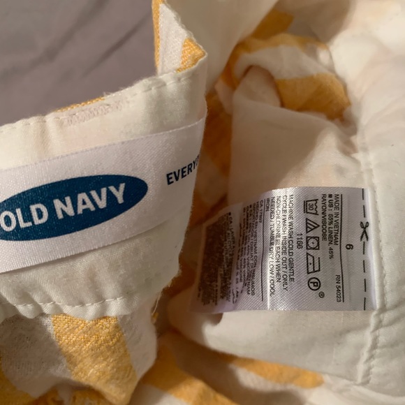 Old Navy Striped Shorts - Picture 2 of 2